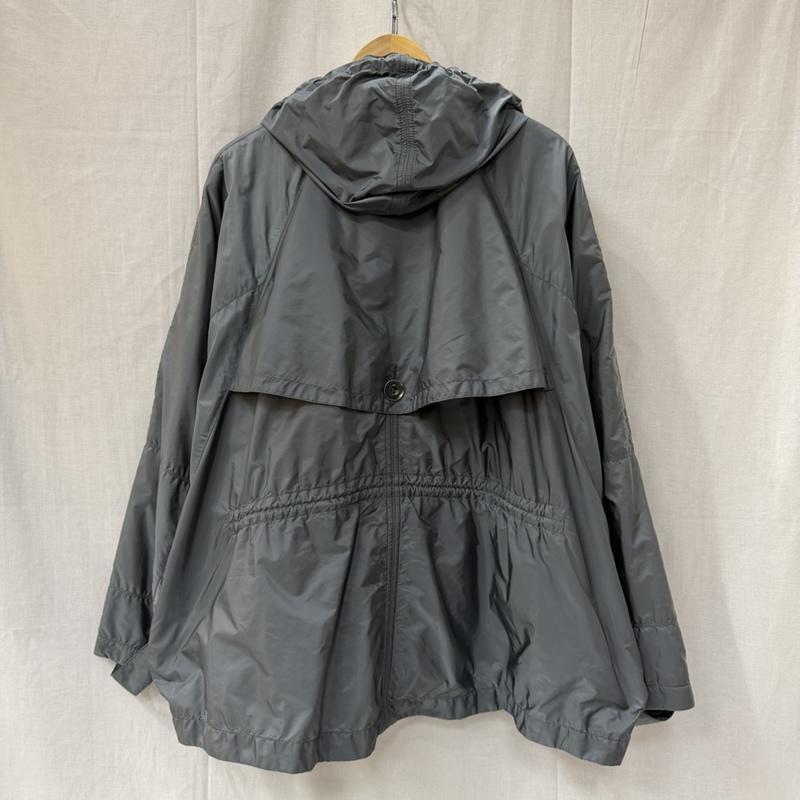 バーバリー BURBERRY ジャケット、上着 ジャンパー、ブルゾン BURBERRY BRIT ドルマンスリーブ ナイロンフーデッドジャンパー dusty blue M M 無地 水色 / ライトブルー / レディース USED 古着 中古 50164437