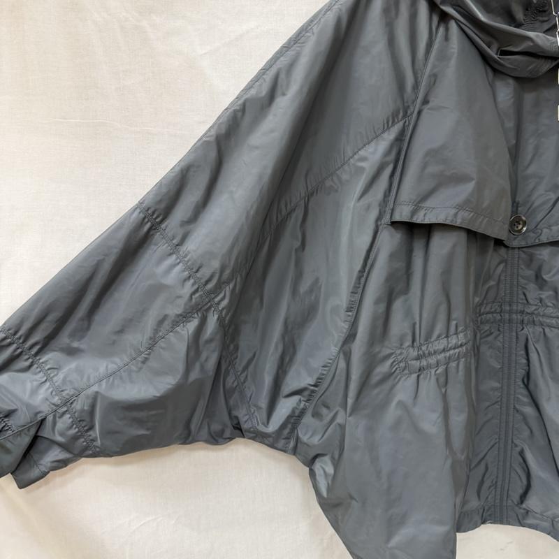 バーバリー BURBERRY ジャケット、上着 ジャンパー、ブルゾン BURBERRY BRIT ドルマンスリーブ ナイロンフーデッドジャンパー dusty blue M M 無地 水色 / ライトブルー / レディース USED 古着 中古 50164437