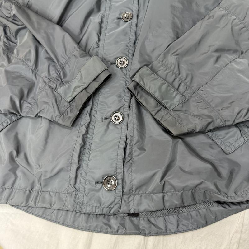 バーバリー BURBERRY ジャケット、上着 ジャンパー、ブルゾン BURBERRY BRIT ドルマンスリーブ ナイロンフーデッドジャンパー dusty blue M M 無地 水色 / ライトブルー / レディース USED 古着 中古 50164437