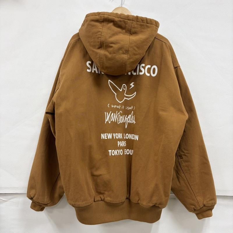 マーク・ゴンザレス Mark Gonzales ジャケット、上着 ジャンパー、ブルゾン ダック キルティング ロゴ 刺繍 プリント パーカー フード アクティブ ワーク ジャケット ブルゾン XL ロゴ、文字 X 刺繍 X プリント キャメル / キャメル / メンズ USED 古着 中古 50164446