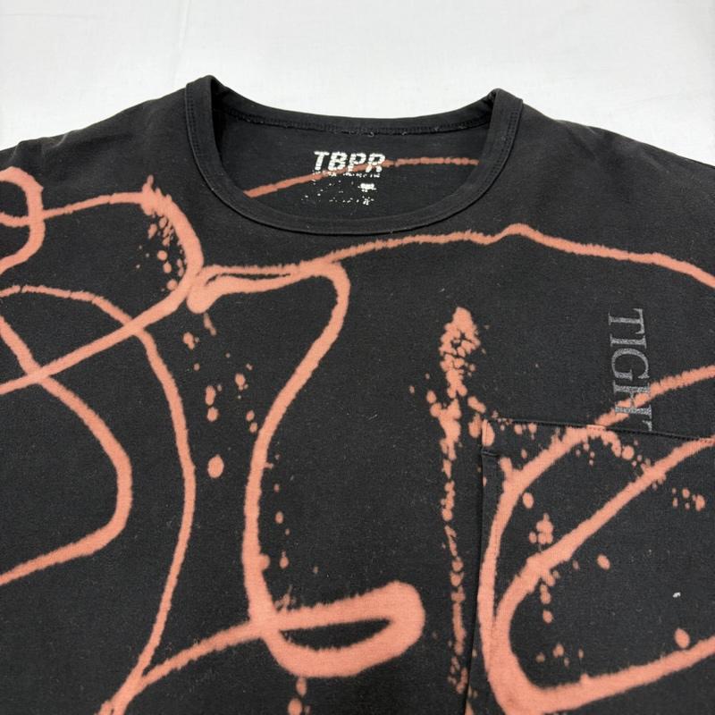 タイトブース TIGHTBOOTH Tシャツ 半袖 22ss 半袖 ボックスシルエット プリント ポケット ロゴ Tシャツ ブリーチ オーバーサイズ XL ロゴ、文字 X プリント 黒 / ブラック / black X 茶 / ブラウン / brown メンズ USED 古着 中古 50164448
