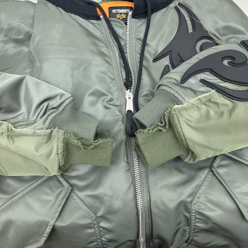 ヴェトモン VETEMENTS ジャケット、上着 ジャンパー、ブルゾン 19AW limited edition Alpha Tribal Reworked Bomber Jacket MA-1 フライト ジャケット M カーキオリーブ / カーキオリーブ / メンズ USED 古着 中古 50164521