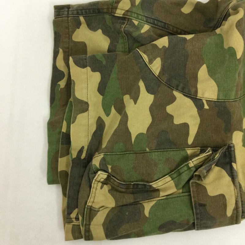 アベイシングエイプ A BATHING APE パンツ ショートパンツ a bathing ape ハーフパンツカーゴ 迷彩 S カモフラージュ柄・迷彩 カーキ / カーキ / khaki メンズ USED 古着 中古 50164619