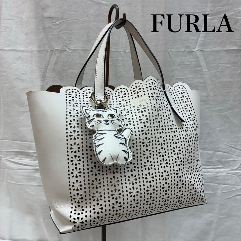 フルラ FURLA トートバッグ トートバッグ サリー フラワー パンチング トートバッグ 花柄 カットワーク レザー チャーム付き - レディース USED 古着 中古 50164679