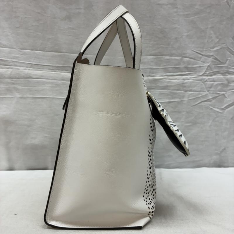 フルラ FURLA トートバッグ トートバッグ サリー フラワー パンチング トートバッグ 花柄 カットワーク レザー チャーム付き - レディース USED 古着 中古 50164679