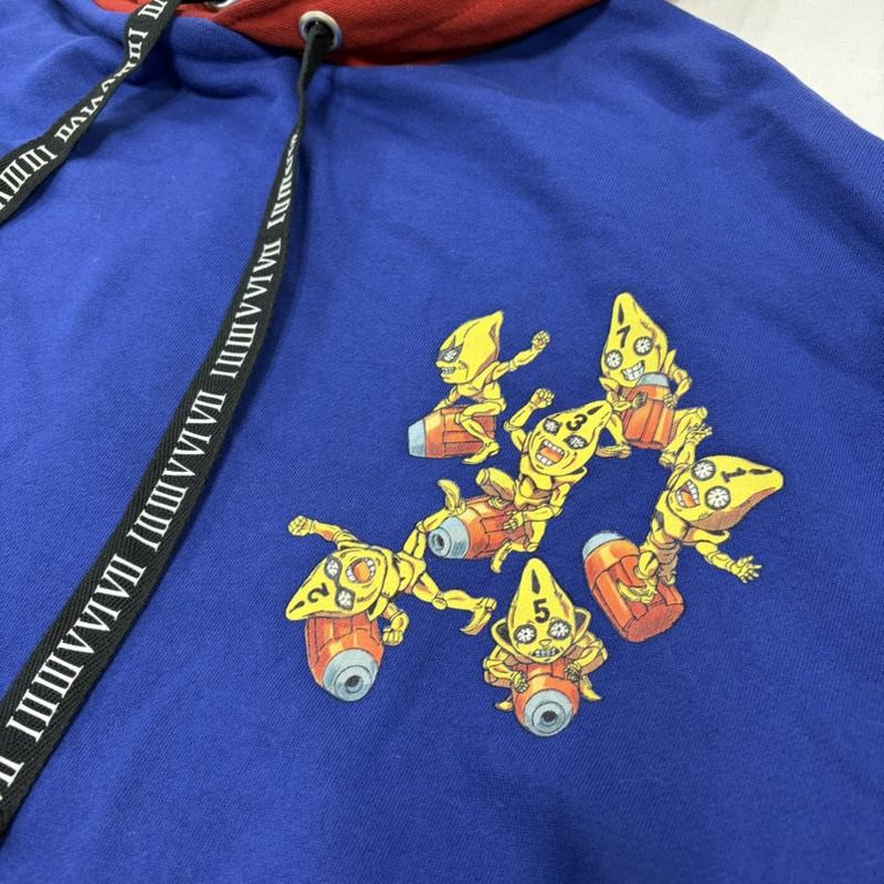 古着 USED パーカー 長袖 ジョジョの奇妙な冒険 アニメ10周年記念展 グイード・ミスタ＆セックス・ピストルズ イラスト パーカー L プリント 青 / ブルー / blue X 赤 / レッド / red メンズ USED 古着 中古 50164738