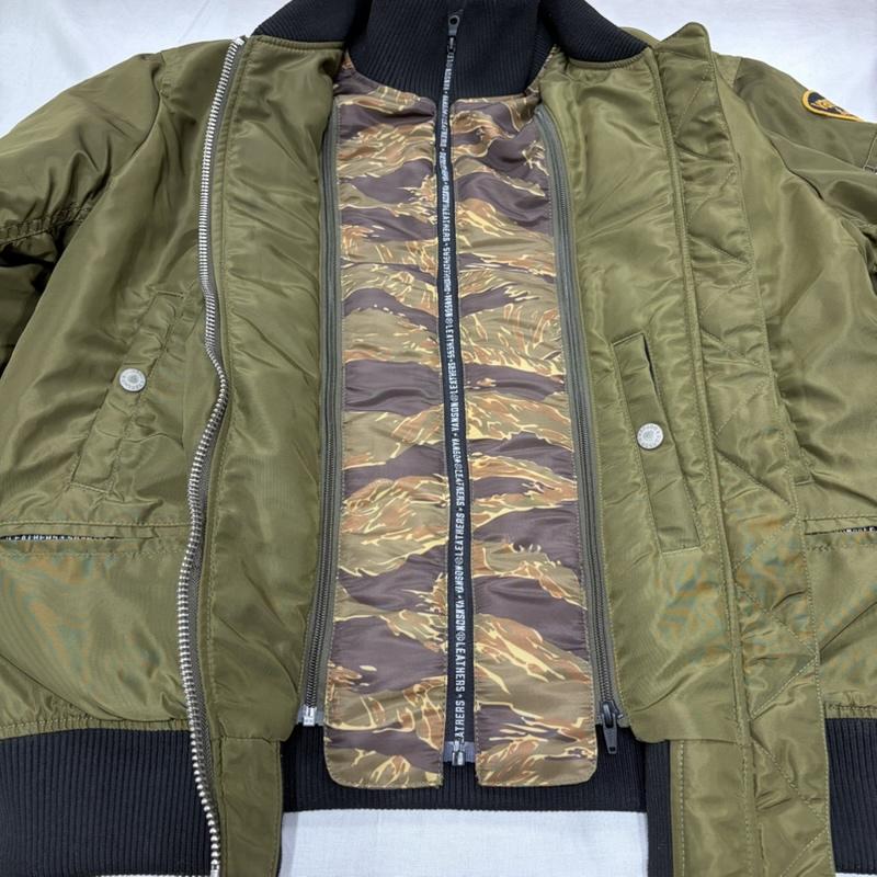 ヴァンソン VANSON ジャケット、上着 フライトジャケット NVJK-2304 MA-1 フライトジャケット フライングスター ロゴ 刺繍 ワッペン パッチ IDEALジップ ライダース バイカー XXL 総柄 X ロゴ、文字 カーキ / カーキ / khaki X 黒 / ブラック / black メンズ USED 古着 中古 50164740
