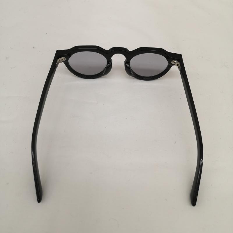 フュー FEW めがね・サングラス サングラス by NEW F5 サングラス 44□24 145 C1 - 黒 / ブラック / black メンズ USED 古着 中古 50164818