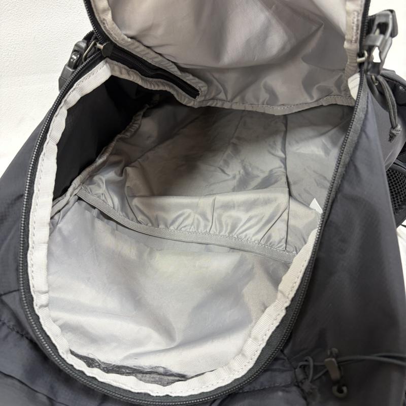 サロモン SALOMON リュックサック、デイパック リュックサック、デイバッグ TRAIL BLAZER トレイルブレイザー 30 バックパック リュック ロゴ ナイロン 多機能 アウトドア - ワンポイント X ロゴ、文字 X プリント 黒 / ブラック / black X 白 / ホワイト / white メンズ USED 古着 中古 50164858