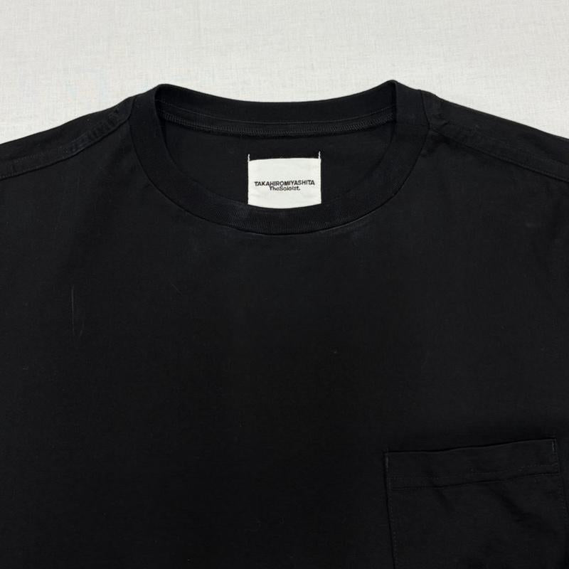 タカヒロ ミヤシタ ザ ソロイスト TAKAHIRO MIYASHITA The SoloIst. Tシャツ 半袖 半袖 メッセージ プリント ポケット Tシャツ 46 ワンポイント X ロゴ、文字 X プリント 黒 / ブラック / black X 白 / ホワイト / white メンズ USED 古着 中古 50165164
