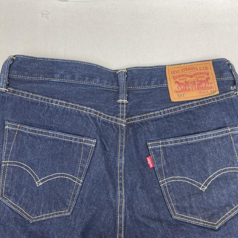 リーバイス Levi s パンツ デニム、ジーンズ 501 ボタンフライ ストレート デニム パンツ ジーンズ 00501-1484 30インチ インディゴ / インディゴ / Indigo レディース USED 古着 中古 50165249