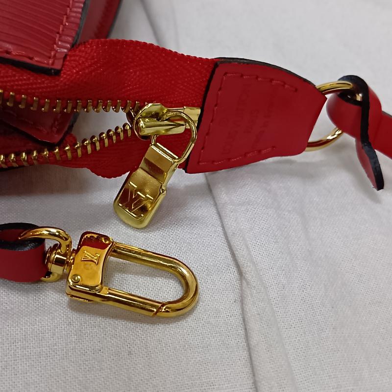 ルイヴィトン LOUIS VUITTON ハンドバッグ ハンドバッグ エピ アクセサリーポーチ ポシェット アクセソワール カスティリアンレッド レザー AR1919 - 無地 X ロゴ、文字 赤 / レッド / red レディース USED 古着 中古 50165419