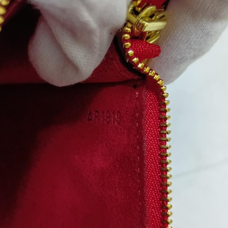 ルイヴィトン LOUIS VUITTON ハンドバッグ ハンドバッグ エピ アクセサリーポーチ ポシェット アクセソワール カスティリアンレッド レザー AR1919 - 無地 X ロゴ、文字 赤 / レッド / red レディース USED 古着 中古 50165419