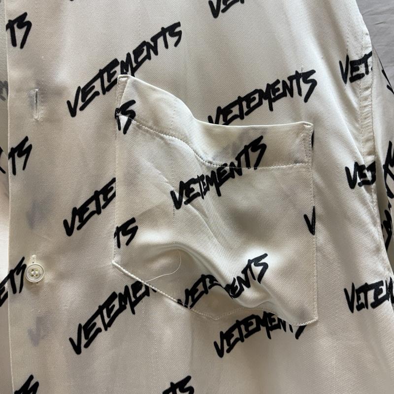 ヴェトモン VETEMENTS シャツ、ブラウス 半袖 UE52SH260B ロゴ 総柄 ナイロン オーバーサイズ 半袖 シャツ S 白 / ホワイト / white X 黒 / ブラック / black メンズ USED 古着 中古 50165458