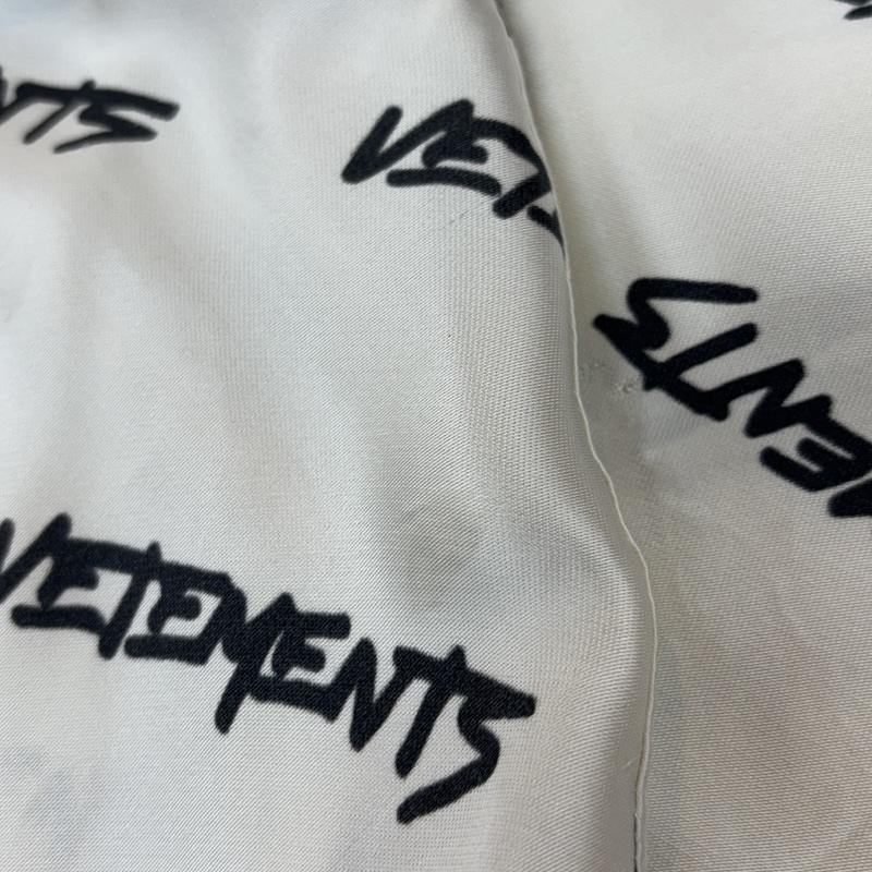 ヴェトモン VETEMENTS シャツ、ブラウス 半袖 UE52SH260B ロゴ 総柄 ナイロン オーバーサイズ 半袖 シャツ S 白 / ホワイト / white X 黒 / ブラック / black メンズ USED 古着 中古 50165458