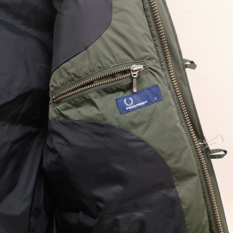 フレッドペリー FRED PERRY ジャケット、上着 ダウンジャケット 月桂樹 ローレルリース フェイクファー 撥水 N-3B ミリタリー モッズコート ダウンジャケット J4237 S カーキ / カーキ / khaki メンズ USED 古着 中古 50165483