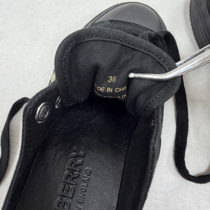 バーバリー BURBERRY スニーカー スニーカー ローカット キャンバス スニーカー ノバチェック 36 ラークホール 23.0cm ロゴ、文字 X プリント X チェック 黒 / ブラック / black X ベージュ / ベージュ / beige レディース USED 古着 中古 50165531