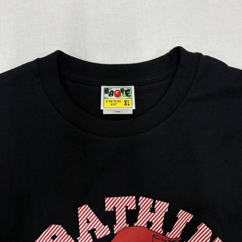 アベイシングエイプ A BATHING APE Tシャツ 半袖 クリスマス コレクション ホリデー 半袖 プリント Tシャツ サンタ プレゼント ロゴ XL ロゴ、文字 X プリント 黒 / ブラック / black X マルチカラー / マルチカラー / multicolor メンズ USED 古着 中古 50165685