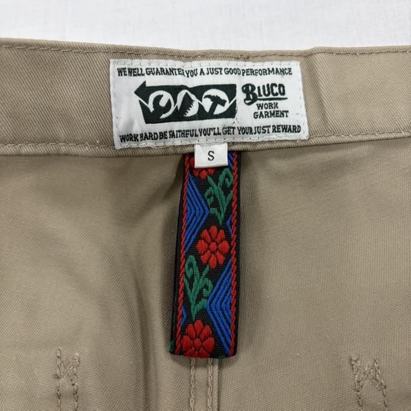 ブルコワークガーメント BLUCO WORK GARMENT パンツ ワークパンツ、ペインターパンツ ワークパンツ チノパン ジッパーフライ ロゴ 刺繍 Ｄカン ストレート S ワンポイント X ロゴ、文字 X 刺繍 ベージュ / ベージュ / beige メンズ USED 古着 中古 50165755