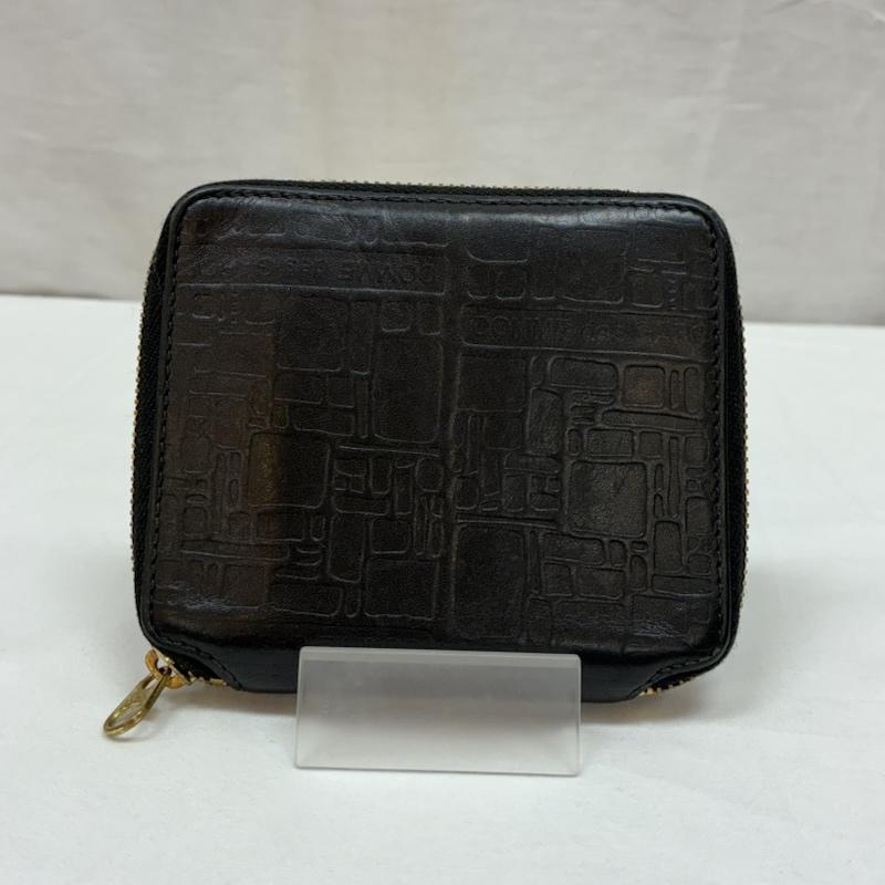コムデギャルソン COMME des GARCONS 財布 コンパクト財布 SA2100EL EMBOSSED LOGO TYPE エンボス ロゴ 型押し ラウンドジップ 二つ折り レザー 財布 - メンズ USED 古着 中古 50165812