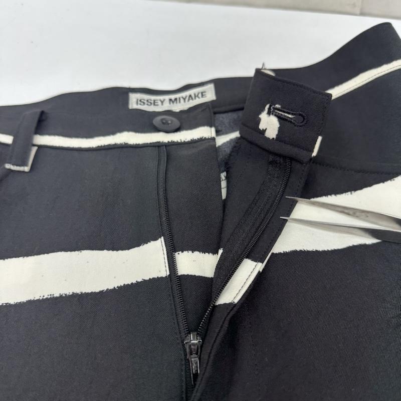 イッセイミヤケ ISSEY MIYAKE パンツ スラックス 絞り デザイン ボーダー パンツ IM71-FF128 S 黒 / ブラック / black X 白 / ホワイト / white レディース USED 古着 中古 50165831