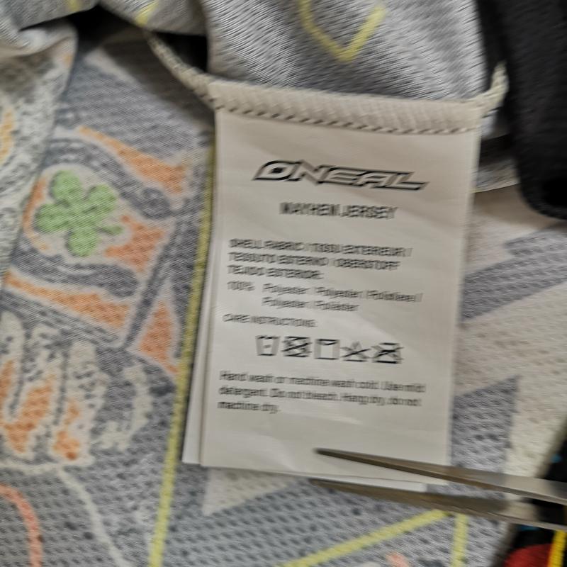 古着 USED Tシャツ 長袖 O Neal 総柄 グラフィック パンク アメコミ 昇華プリント メッシュ Vネック 長袖Tシャツ M マルチカラー / マルチカラー / multicolor メンズ USED 古着 中古 50165835