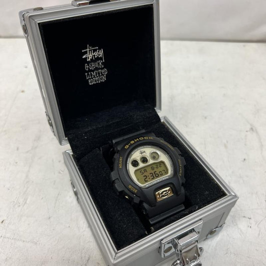 ジーショック G-SHOCK 腕時計 デジタル STUSSY ステューシー 25周年記念 DW-6900 コラボ ウォッチ - 黒 / ブラック / black X 金 / ゴールド / gold color メンズ USED 古着 中古 50166038