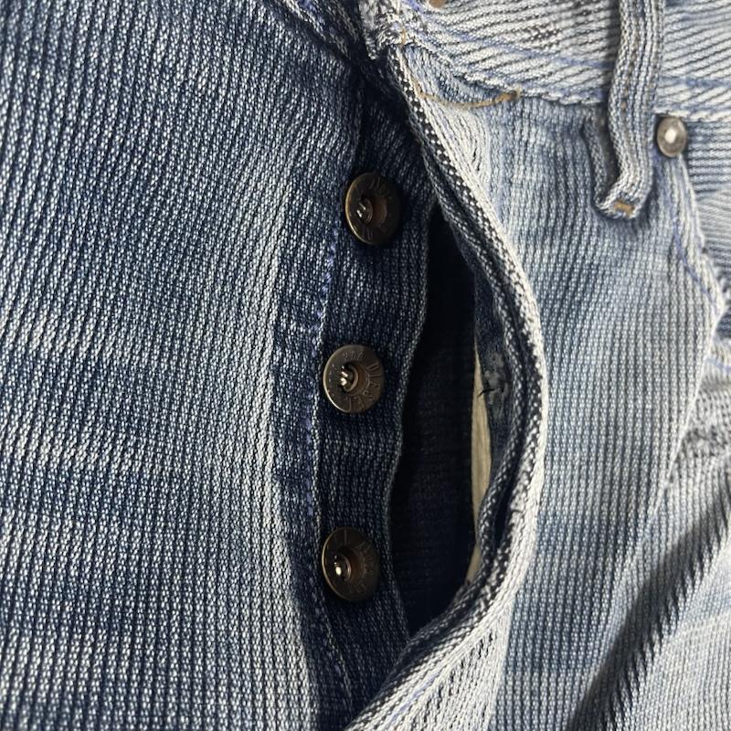 ディーゼル DIESEL パンツ デニム、ジーンズ OUR GLORY シリーズ ダメージ加工 ボタンフライ デニム パンツ 32インチ インディゴ / インディゴ / Indigo メンズ USED 古着 中古 50166181