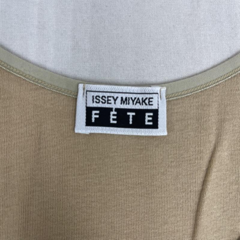 イッセイミヤケ ISSEY MIYAKE タンクトップ タンクトップ 日本製 FETE ストレッチ タンクトップ ノースリーブ トップス ベージュ / ベージュ / beige レディース USED 古着 中古 50166226