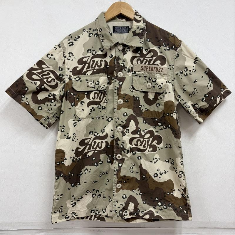 ヒステリックグラマー HYSTERIC GLAMOUR シャツ、ブラウス 半袖 22ss HYS 半袖 デザートカモ カモフラ 迷彩 ロゴ ヒスガール グラフィック プリント ミリタリー フィールドシャツ S カモフラージュ柄・迷彩 X ロゴ、文字 X プリント カーキ / カーキ / khaki X 緑 / グリーン / green X 茶 / ブラウン / brown X マルチカラー / マルチカラー / multicolor メンズ USED 古着 中古 50166250
