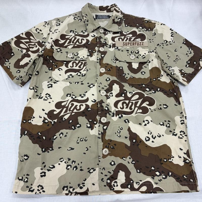 ヒステリックグラマー HYSTERIC GLAMOUR シャツ、ブラウス 半袖 22ss HYS 半袖 デザートカモ カモフラ 迷彩 ロゴ ヒスガール グラフィック プリント ミリタリー フィールドシャツ S カモフラージュ柄・迷彩 X ロゴ、文字 X プリント カーキ / カーキ / khaki X 緑 / グリーン / green X 茶 / ブラウン / brown X マルチカラー / マルチカラー / multicolor メンズ USED 古着 中古 50166250