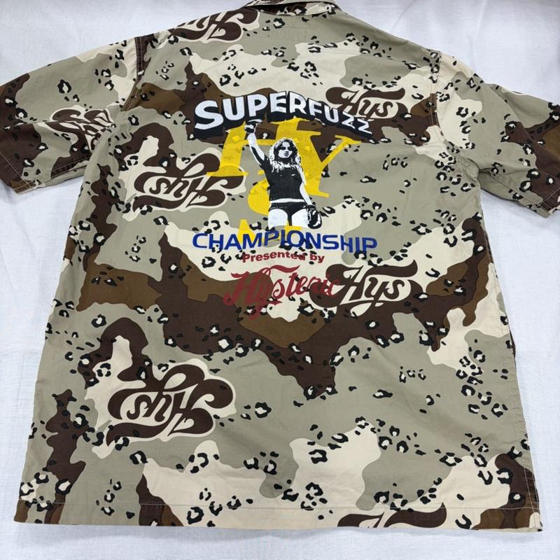 ヒステリックグラマー HYSTERIC GLAMOUR シャツ、ブラウス 半袖 22ss HYS 半袖 デザートカモ カモフラ 迷彩 ロゴ ヒスガール グラフィック プリント ミリタリー フィールドシャツ S カモフラージュ柄・迷彩 X ロゴ、文字 X プリント カーキ / カーキ / khaki X 緑 / グリーン / green X 茶 / ブラウン / brown X マルチカラー / マルチカラー / multicolor メンズ USED 古着 中古 50166250