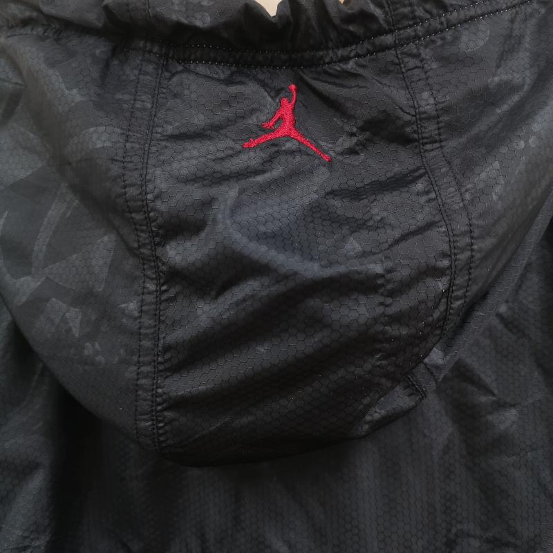 ナイキ NIKE ジャケット、上着 ジャンパー、ブルゾン リバーシブル 2WAY 総柄 モノグラム ジャンプマンロゴ Jumpman ナイロン ジャケット XL 白 / ホワイト / white X 黒 / ブラック / black メンズ USED 古着 中古 50166330