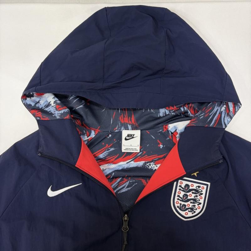 ナイキ NIKE ジャケット、上着 ジャンパー、ブルゾン 2026 イングランド代表 AWF オールウェザーウーブンジャケット 撥水 IB6332-451 L 無地 X ロゴ、文字 紺 / ネイビー / navy X 白 / ホワイト / white X 赤 / レッド / red メンズ USED 古着 中古 50166343