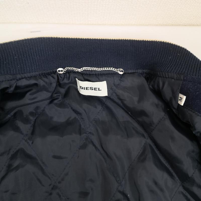 ディーゼル DIESEL ジャケット、上着 ジャンパー、ブルゾン 王冠 キルティング デニム 切り替え ダメージ スタジャン スタジアム ジャケット HK000116 M 紺 / ネイビー / navy X インディゴ / インディゴ / Indigo メンズ USED 古着 中古 50166372