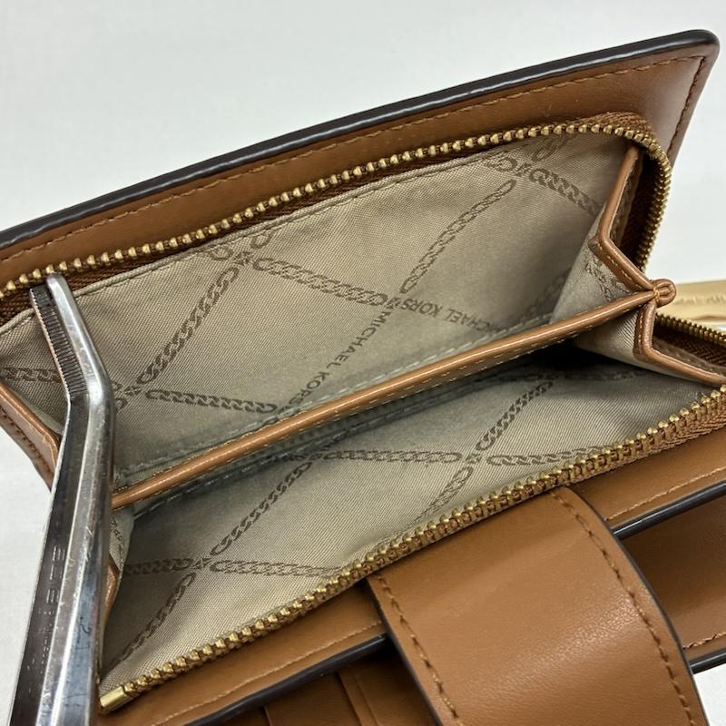 マイケルコース MICHAEL KORS 財布 二つ折り MK ロゴ プリント PVC コーティング キャンバス ベルト ストラップ 二つ折り 財布 - レディース USED 古着 中古 50166438