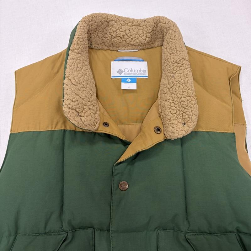コロンビア Columbia ジャケット、上着 ダウンベスト オムニシールド ダウンベスト ロゴ 刺繍 アウトドア ボア ナイロン M ワンポイント X ロゴ、文字 X 刺繍 キャメル / キャメル / X 緑 / グリーン / green メンズ USED 古着 中古 50166522