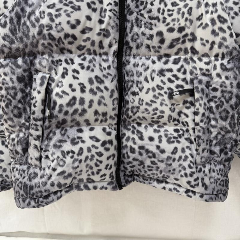 ザノースフェイス THE NORTH FACE ジャケット、上着 ダウンジャケット NJ1DN51L NOVELTY NUPTSE DOWN JACKET レオパード L L ヒョウ柄・レオパード柄 白 / ホワイト / white X 黒 / ブラック / black メンズ USED 古着 中古 50166572