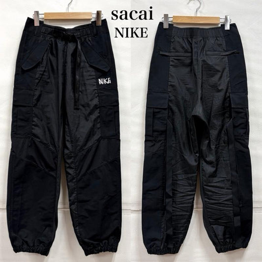サカイ Sacai パンツ ワークパンツ、ペインターパンツ NIKEコラボ AS U NRG Pant ナイロン トラック カーゴパンツ ロゴ DQ9061-010 S ワンポイント X ロゴ、文字 X プリント 黒 / ブラック / black X 白 / ホワイト / white メンズ USED 古着 中古 50166602