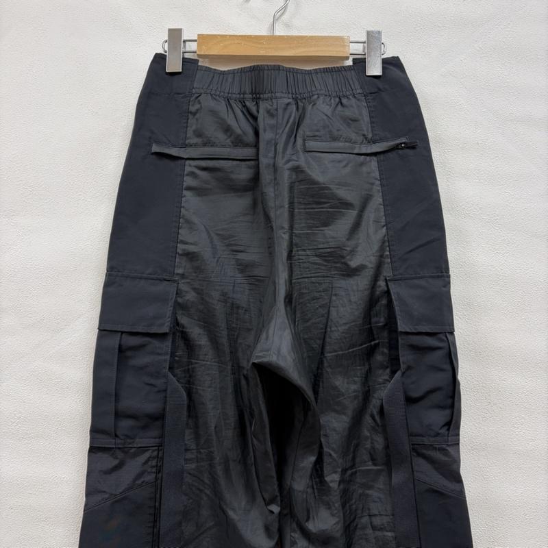 サカイ Sacai パンツ ワークパンツ、ペインターパンツ NIKEコラボ AS U NRG Pant ナイロン トラック カーゴパンツ ロゴ DQ9061-010 S ワンポイント X ロゴ、文字 X プリント 黒 / ブラック / black X 白 / ホワイト / white メンズ USED 古着 中古 50166602