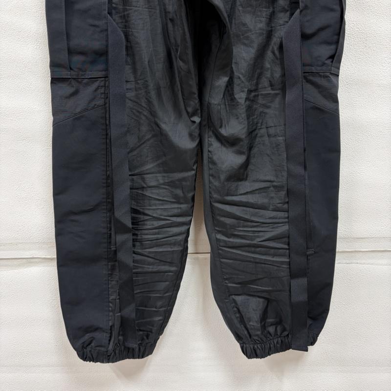 サカイ Sacai パンツ ワークパンツ、ペインターパンツ NIKEコラボ AS U NRG Pant ナイロン トラック カーゴパンツ ロゴ DQ9061-010 S ワンポイント X ロゴ、文字 X プリント 黒 / ブラック / black X 白 / ホワイト / white メンズ USED 古着 中古 50166602