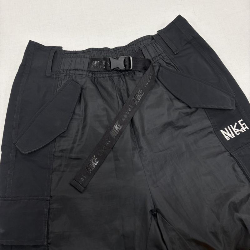 サカイ Sacai パンツ ワークパンツ、ペインターパンツ NIKEコラボ AS U NRG Pant ナイロン トラック カーゴパンツ ロゴ DQ9061-010 S ワンポイント X ロゴ、文字 X プリント 黒 / ブラック / black X 白 / ホワイト / white メンズ USED 古着 中古 50166602