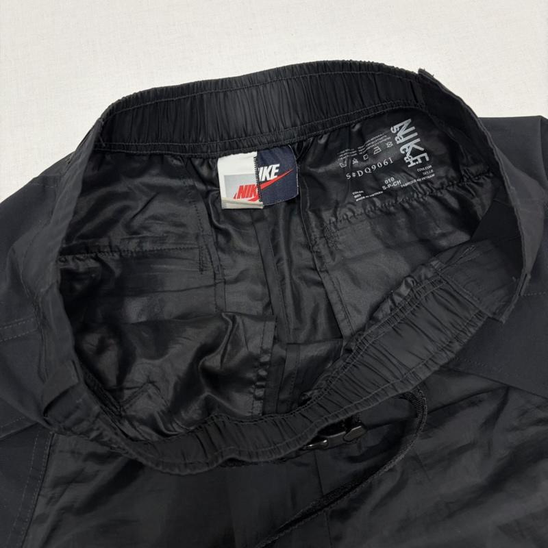 サカイ Sacai パンツ ワークパンツ、ペインターパンツ NIKEコラボ AS U NRG Pant ナイロン トラック カーゴパンツ ロゴ DQ9061-010 S ワンポイント X ロゴ、文字 X プリント 黒 / ブラック / black X 白 / ホワイト / white メンズ USED 古着 中古 50166602