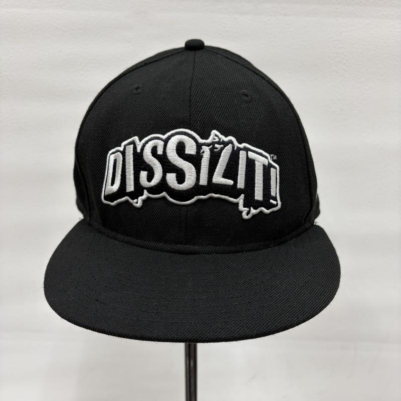 ディスイズイット！ DISSIZIT! 帽子 キャップ NEW ERA ニューエラ コラボ 刺繍 ロゴ ベースボールキャップ - ロゴ、文字 X 刺繍 黒 / ブラック / black X 白 / ホワイト / white メンズ USED 古着 中古 50166717