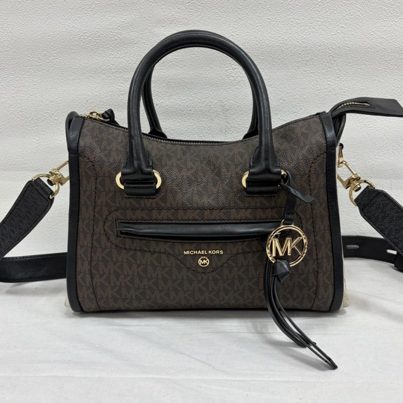 マイケルコース MICHAEL KORS ショルダーバッグ ショルダーバッグ CARINE カリーヌ 2WAY ショルダー バッグ シグネチャー MKロゴ レザー チャーム - ロゴ、文字 X 総柄 茶 / ブラウン / brown X 黒 / ブラック / black X 白 / ホワイト / white X 金 / ゴールド / gold color レディース USED 古着 中古 50166724