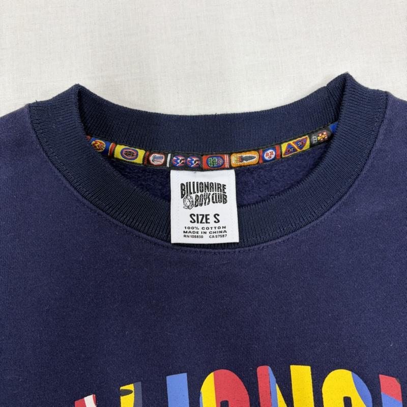 ビリオネア・ボーイズ・クラブ BILLIONAIRE BOYS CLUB トレーナー 長袖 クルーネック スウェット トレーナー ロゴ プリント グラフィック 宇宙飛行士 裏起毛 S ロゴ、文字 X プリント 紺 / ネイビー / navy X マルチカラー / マルチカラー / multicolor メンズ USED 古着 中古 50166779