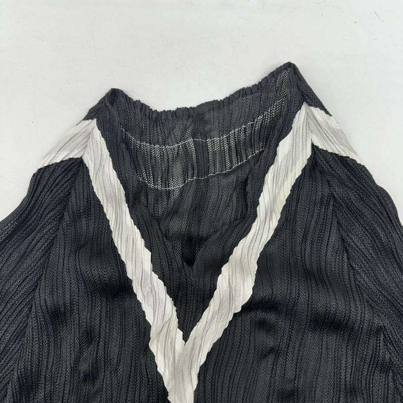 イッセイミヤケ ISSEY MIYAKE カットソー 長袖 シワ プリーツ 加工 Vネック ニット カットソー IM53-FJ955 M 黒 / ブラック / black レディース USED 古着 中古 50166790