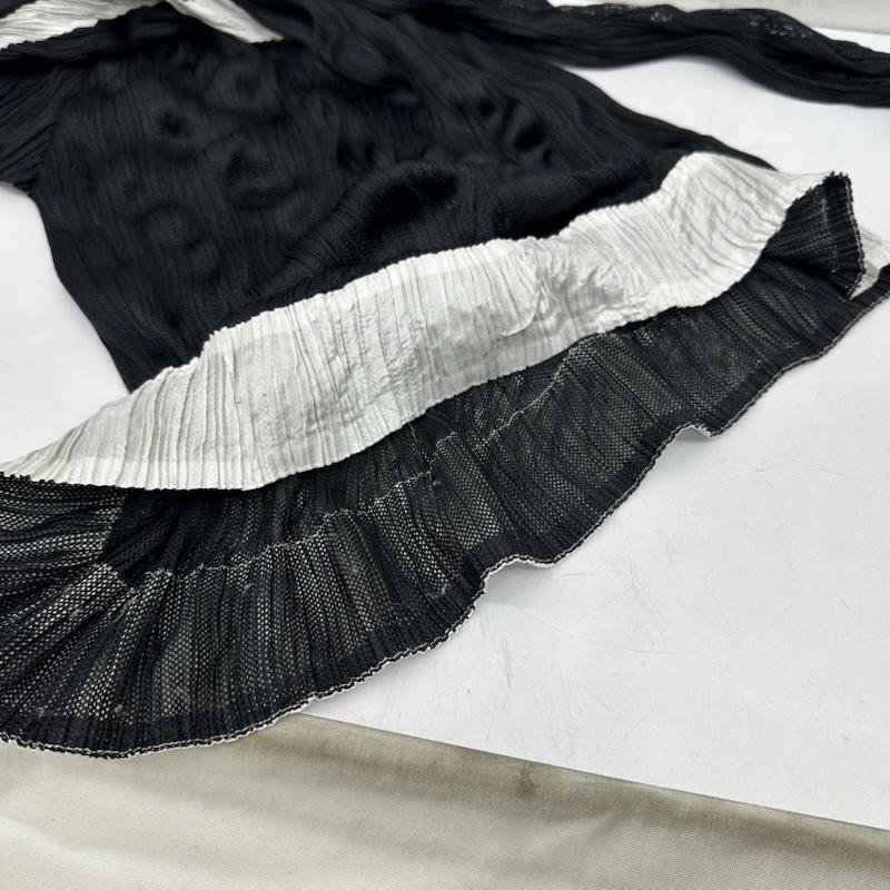 イッセイミヤケ ISSEY MIYAKE カットソー 長袖 シワ プリーツ 加工 Vネック ニット カットソー IM53-FJ955 M 黒 / ブラック / black レディース USED 古着 中古 50166790