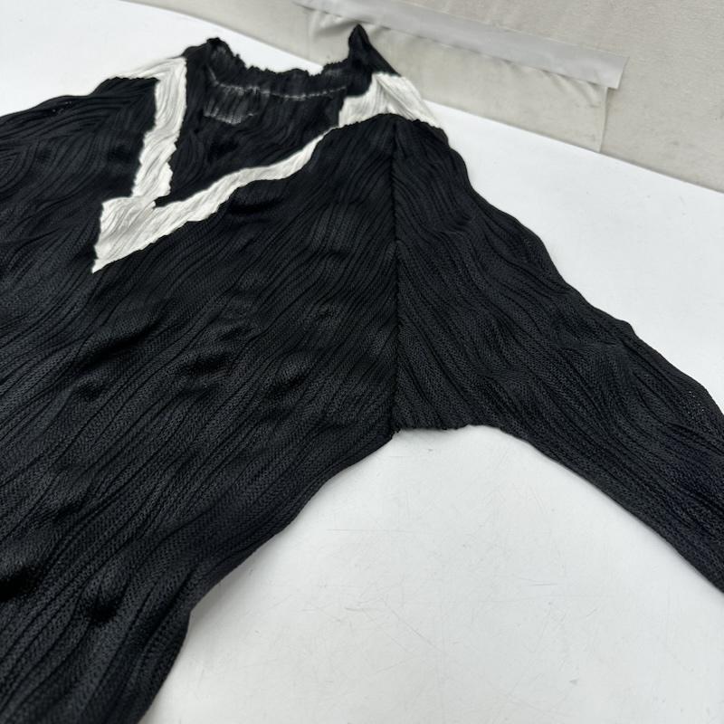イッセイミヤケ ISSEY MIYAKE カットソー 長袖 シワ プリーツ 加工 Vネック ニット カットソー IM53-FJ955 M 黒 / ブラック / black レディース USED 古着 中古 50166790