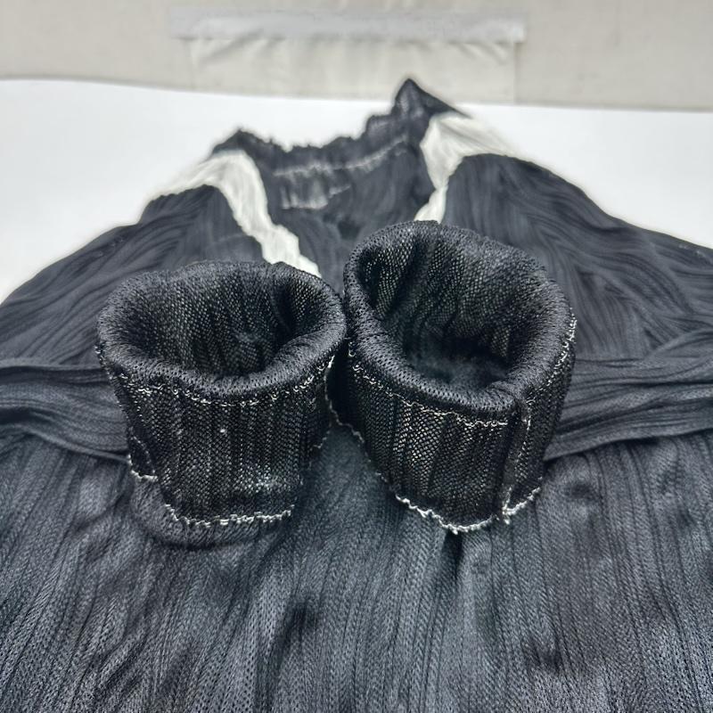 イッセイミヤケ ISSEY MIYAKE カットソー 長袖 シワ プリーツ 加工 Vネック ニット カットソー IM53-FJ955 M 黒 / ブラック / black レディース USED 古着 中古 50166790